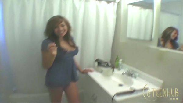 Brittny Blew In 8teenhub Doesnt Like Condoms - tubepornclassic.com on freevids.org