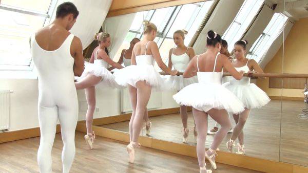 Russian ballerinas share cock on the dance floor - xbabe.com - Russia on freevids.org