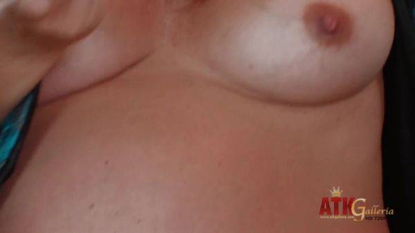 Pregnant redhead is horny AF - hotmovs.com on freevids.org