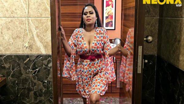 Naughty Indian Waitress Hardcore Sex With Client In Hotel - desi-porntube.com - India on freevids.org