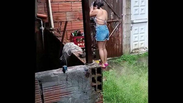 Neighbor Seeks Shelter from Rain, Offers Blowjob in Return - veryfreeporn.com on freevids.org