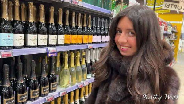 The agent hired a teen mercenary, banged her in a hotel room and ejaculated on her face - porntry.com on freevids.org