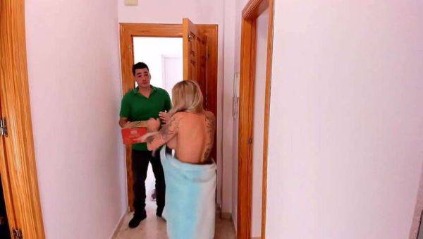 Raquel, the Blonde MILF, Serviced Delivery Guy's Big Cock After Dropping Towel - porntry.com on freevids.org