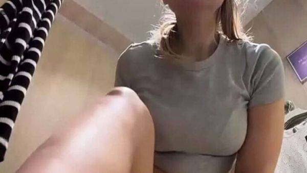 Juicy Amateur Squirts in Public - Hot Teen with Big Booty - veryfreeporn.com on freevids.org