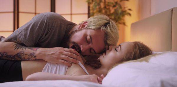 Beautiful girl Sia Siberia habd her lover spending their morning in bed - inxxx.com on freevids.org