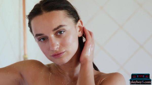 Ukrainian Yana And Gloria Are Smokin Steamy With Penelope Y Sophia - videohdzog.com - Russia - Ukraine on freevids.org