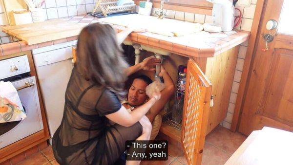 Amateur White Girl Verashia Gets Dirty with Plumber in Hot Interracial Roleplay - veryfreeporn.com on freevids.org