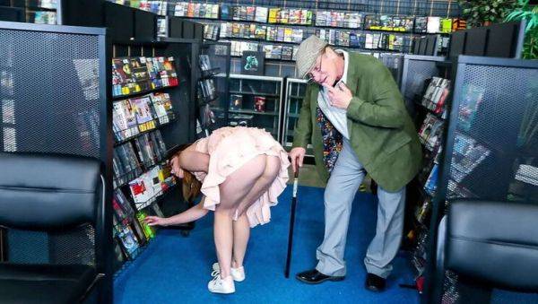 Ginger Grey and Evan Stone in Hot POV Blowjob with Big Ass and Small Tits - veryfreeporn.com on freevids.org