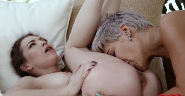 Naked mature and her slutty d***er mix perversions in surreal lezzie duo - alphaporno.com on freevids.org