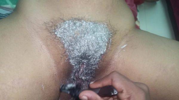 Clean Shave In Husband Shave To Wife The Hair And Make Cute Latest Designs Viral Video - desi-porntube.com - India on freevids.org