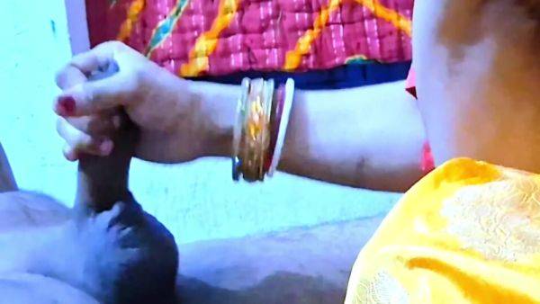 Indian Blowjob In Blowjob Show Boobs - desi-porntube.com - India on freevids.org