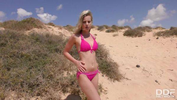 Rubbing Herself Raw - veryfreeporn.com - Czech Republic on freevids.org