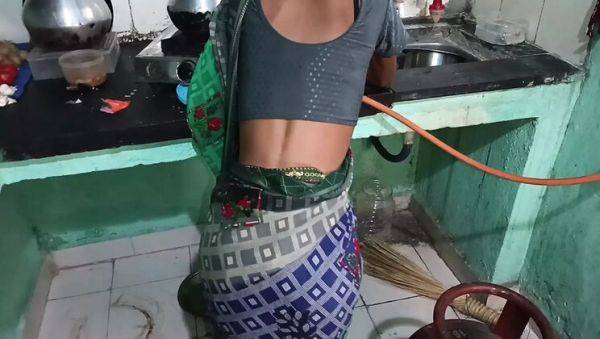 Desi Bhabhi Raniki Chut Gets Doggy Style Fuck in Kitchen by Brother-in-Law's Big Cock - veryfreeporn.com - India on freevids.org