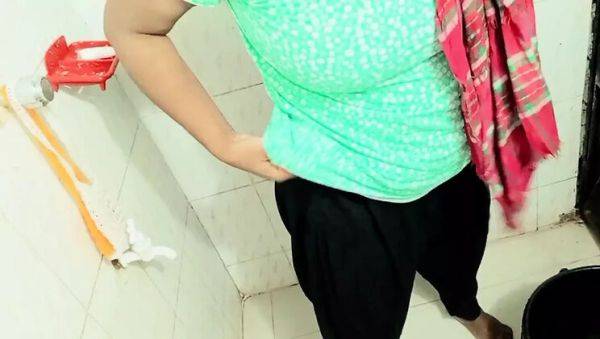 Step Cousin Fucks Step Brother Loudly In Bathroom - Indian 18 Year Old Bhabhi Moaning - veryfreeporn.com - India on freevids.org