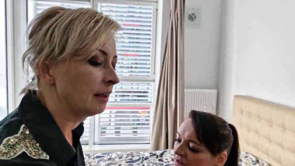 Lesbian MILFs Devon Breeze & Wanilianna Scissoring in Nylon Stockings - Who Cums First? - veryfreeporn.com - Britain on freevids.org