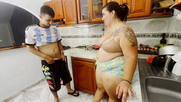 Kitchen Fuck with Latina Big Ass Mom - Homemade Viral Scandal - veryfreeporn.com - Spain - Colombia on freevids.org