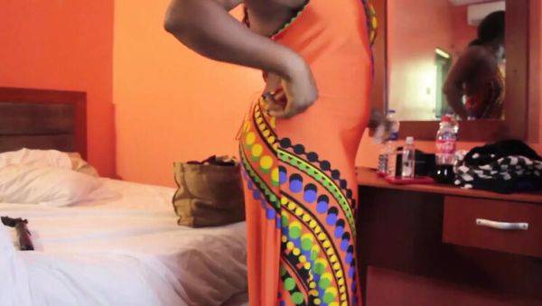 Amateur Foursome With Itxbush: Black Couple Takes Turns On Her In Missionary And Blowjob Positions - porntry.com on freevids.org