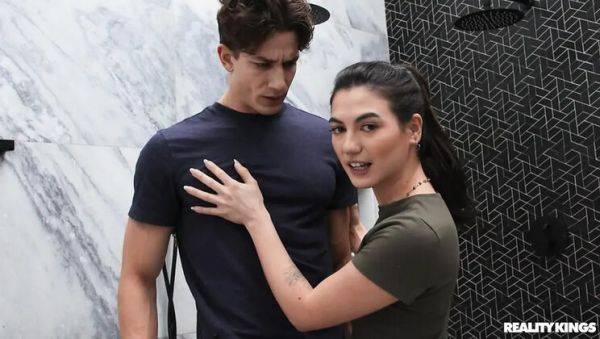 Busty Teen Megan Mistakes Blows Parker Ambrose's Big Cock in Bathroom Remodel Reality - veryfreeporn.com - Britain on freevids.org