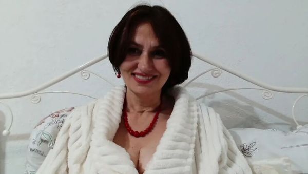 Mature Russian Angela Lady pees on mattress with hairy pussy and big tits - xxxfiles.com - Russia on freevids.org