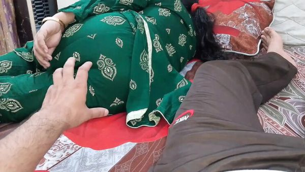 Desi Stepmom QueenbeautyQB Hot Nude Sharing Bed - Big Tits Blowjob Creampie - veryfreeporn.com on freevids.org