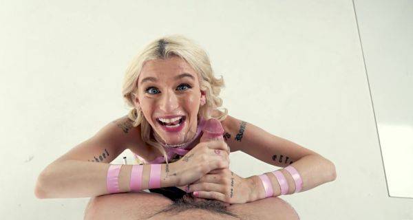 Skinny babes Emma Rosie and Brock Cooper enjoy a passionate session - alphaporno.com on freevids.org