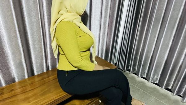 Hijab Aunty Nadalyne Sells Her Big Natural Tits and Tight Pussy in Hotel Sex - Indonesian Homemade Creampie - veryfreeporn.com - Indonesia on freevids.org