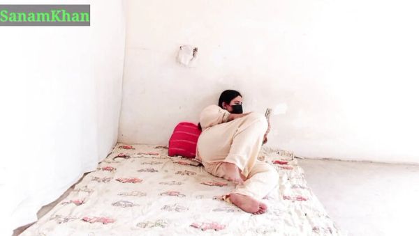 Desi Bhabhi Solo Masturbation - Pakistani Girl Fingering Her Big Ass in Calm Evening Mood - veryfreeporn.com - Usa - India - Pakistan on freevids.org