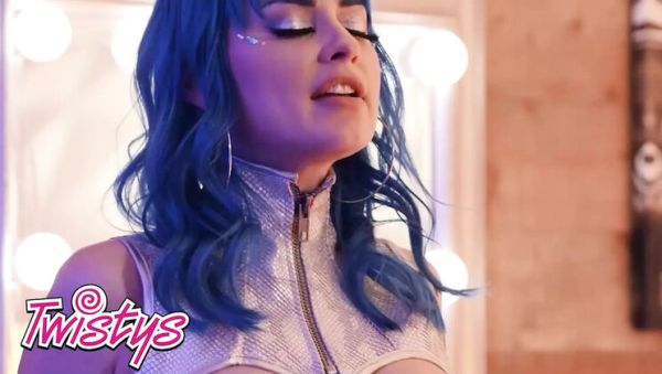 Twistys: Jenna Foxx and Jewelz Blu Caught Peeking Leads to Steamy Lesbian Surprise with Big Tits and Fingering - veryfreeporn.com - Britain on freevids.org