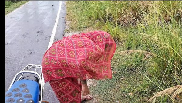 Desi Bhabhi Outdoor Blowjob and Doggy Style Sex with Young Boyfriend - porntry.com - India on freevids.org