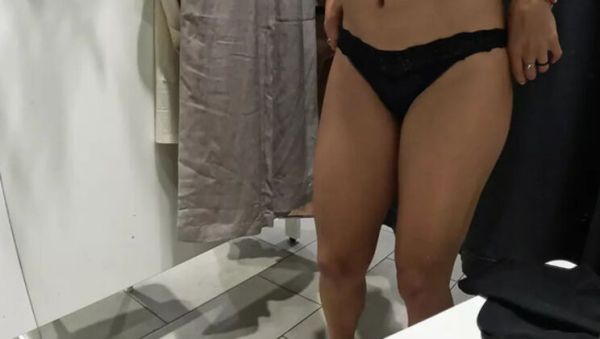 Kadavak 18 Year Old Italian Amateur Girl Public Masturbation in Store Dressing Room - Wet Pussy Close-Up - xxxfiles.com - Italy on freevids.org