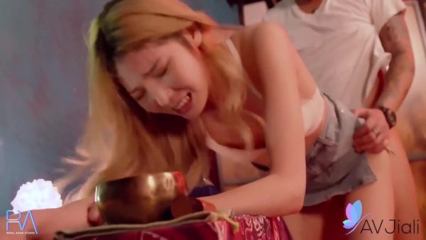 Decides To See A Medium To Help Turn Her Life Around With Sofia Takigawa, Wu Fangyi And Li Zhiyan - videohdzog.com on freevids.org