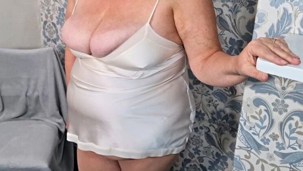 Amateur BBW Wife Homemade - Bury Your Face in Her Massive Natural Tits - xxxfiles.com - Britain on freevids.org