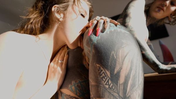 Tattooed Lesbian Anal Gape and Squirting with Big Toy - Anuskatzz & Eden Ivy Hardcore Play - veryfreeporn.com - Britain on freevids.org