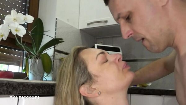 Hubby Cleans MILF's Cum Filled Pussy After Kitchen Fuck and Cum Kiss - xxxfiles.com on freevids.org