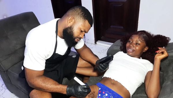 Krissyjoh Fucks Her Client with a Big Black Cock After Tattooing Her Ass and Pussy - veryfreeporn.com - Britain - Nigeria on freevids.org