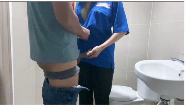 Hijab Girl Clarelia Rough Toilet Sex With Jamsen - Indonesian Amateur Blowjob & Cum in Mouth - veryfreeporn.com - Britain - Indonesia on freevids.org