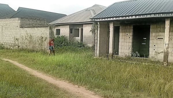 Creamyshuga's Threesome with Two Wives Fucking in Abandoned Building - veryfreeporn.com on freevids.org