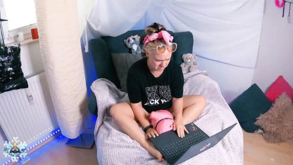 Amateur BBW Nerd Turns Into Sex Mad Vampire - Big Ass Doggy Fucking & Cumshot Blowjob - porntry.com on freevids.org