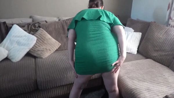 Littlevixen Strip Tease in Green Dress - BBW Wife Spreads Legs Solo - porntry.com on freevids.org