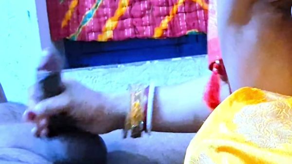 Indian Blowjob In Indian Bhabhi Blowjob Show Boobs - desi-porntube.com - India on freevids.org