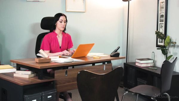 Diana Grace and Erin Everheart Lesbian Office 69 - Wet Pussy Eating and Scissoring in 4K - porntry.com - Britain on freevids.org