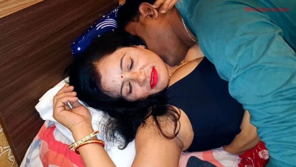 Desi Indian Rich Wife Fingering and Fucking Servant - Rough Sex with Big Nipples - veryfreeporn.com - India on freevids.org