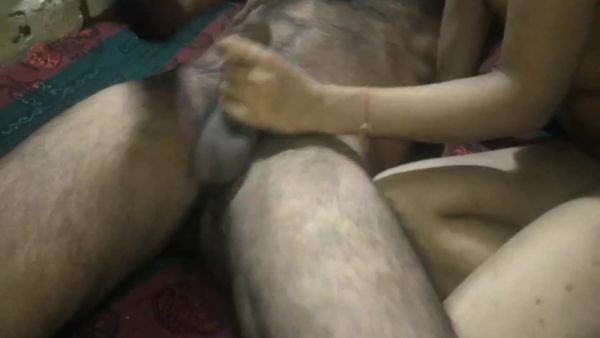 Devar Bhabhi - Devar Ne Bhabhi Ko Kamre Me Le Ja Kar Choda - desi-porntube.com - India on freevids.org