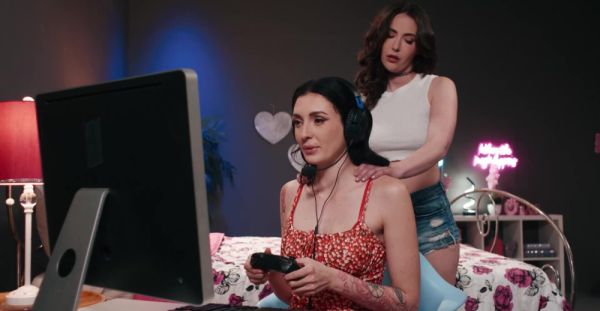 Massage on the bed with two pretty girls - alphaporno.com on freevids.org