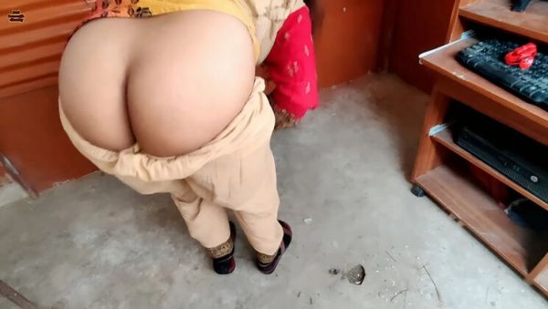 Desi Pakistani Muskan Rani Homemade Viral Sex - Amateur Housewife Doggy Style Fucked - xxxfiles.com - Pakistan on freevids.org
