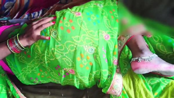 Desi Bhabhi in Green Saree Takes Brother's Big Black Cock in Her Pussy - Hot Village Sex - veryfreeporn.com - India on freevids.org