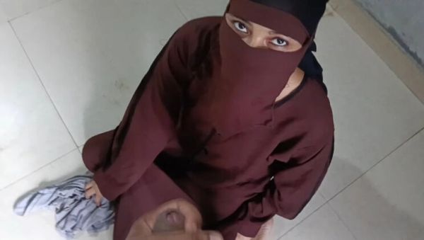 Desi Muslim Blonde Housewife Sucks Boss Cock Close Up - porntry.com - India - Turkey - Indonesia on freevids.org