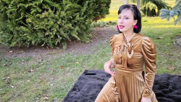 Amateur MILF Wanilianna Teases in Garden Outdoor Solo HD - porntry.com - Britain on freevids.org