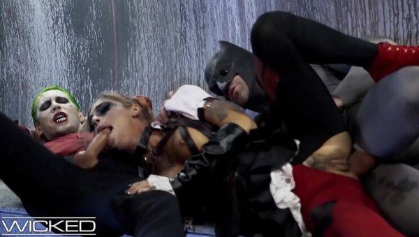 Harley Quinn Anal Threesome with Joker & Batman - DC Cosplay Fuck - xxxfiles.com on freevids.org