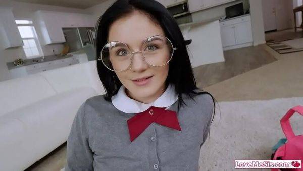 Stepsis Rosalyn Sphinx Begs for More After Fingering Fun - xxxfiles.com on freevids.org